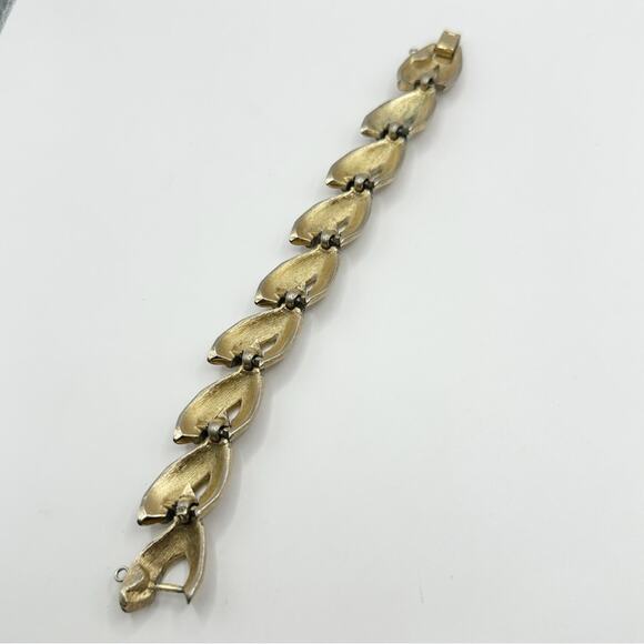 Vintage Crown Trifari Leaf Link Bracelet Brushed Gold Tone Retro Casual - Picture 5 of 9